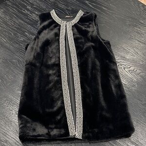 J McLaughlin Elegant Black Sleeveless vest
